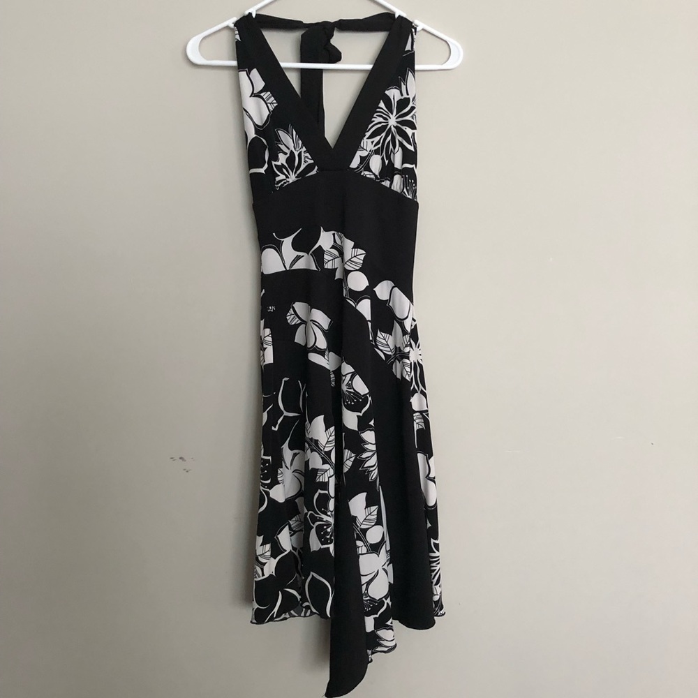 La Belle Black and White Halter Dress Sz Small